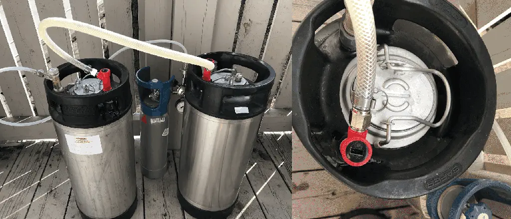 Jungbier aus einem CC-Keg in ein zweites Keg umdrücken, um das Bier für eine klare Qualität zu reinigen.